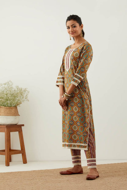 Beautiful Rayon 140  Fabric Straight kurti Pant With Malmal Dupatta