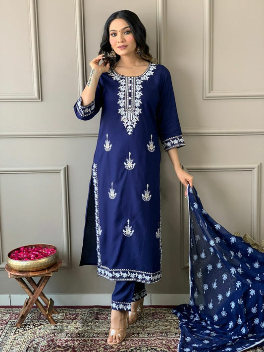 Beautiful  kurta with heavy embroidery lace work on yoke along with pants with duppata