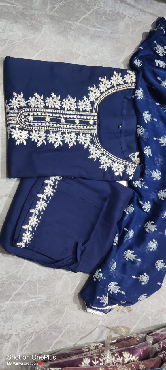 Beautiful  kurta with heavy embroidery lace work on yoke along with pants with duppata