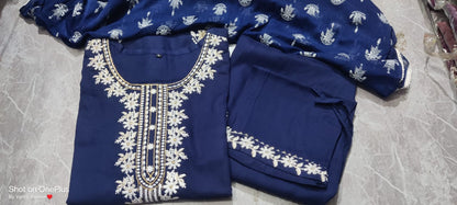 Beautiful  kurta with heavy embroidery lace work on yoke along with pants with duppata