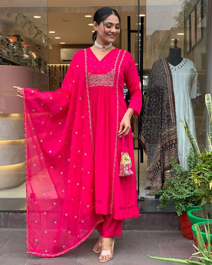 Beautiful Red cotton Heavy  embroidery kurti with malmal dupatta  with  Embroidery work on borders