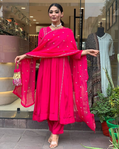 Beautiful Red cotton Heavy  embroidery kurti with malmal dupatta  with  Embroidery work on borders