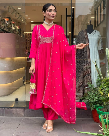 Beautiful Red cotton Heavy  embroidery kurti with malmal dupatta  with  Embroidery work on borders